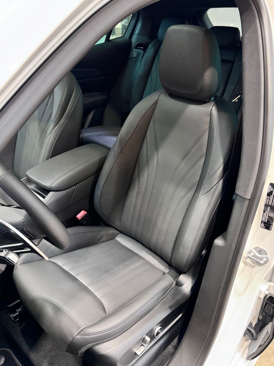 Fahrzeugabbildung Maserati Grecale PANO/Technikpak./ Ganzjahresreifen Alpin