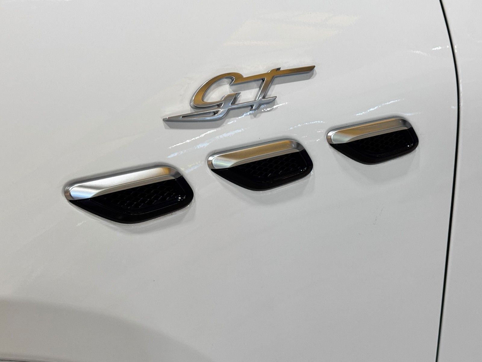 Fahrzeugabbildung Maserati Grecale PANO/Technikpak./ Ganzjahresreifen Alpin