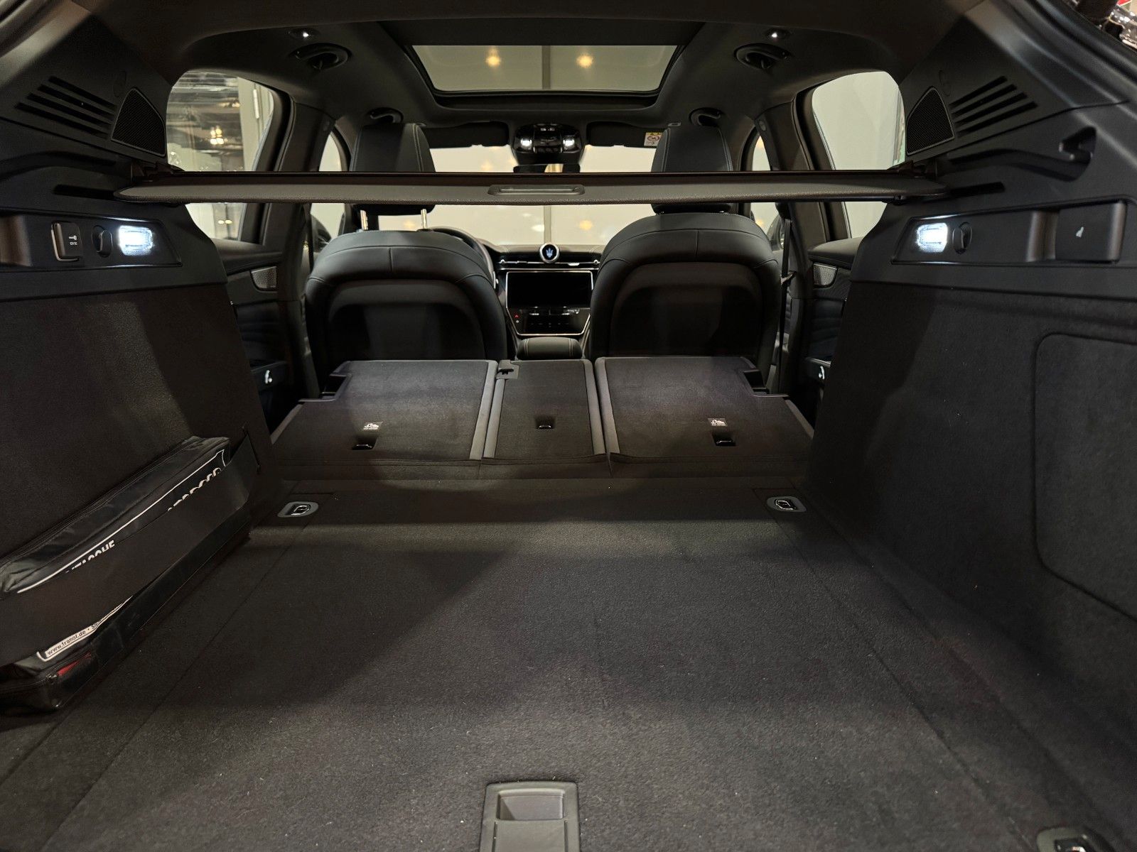 Fahrzeugabbildung Maserati Grecale PANO/Technikpak./ Ganzjahresreifen Alpin