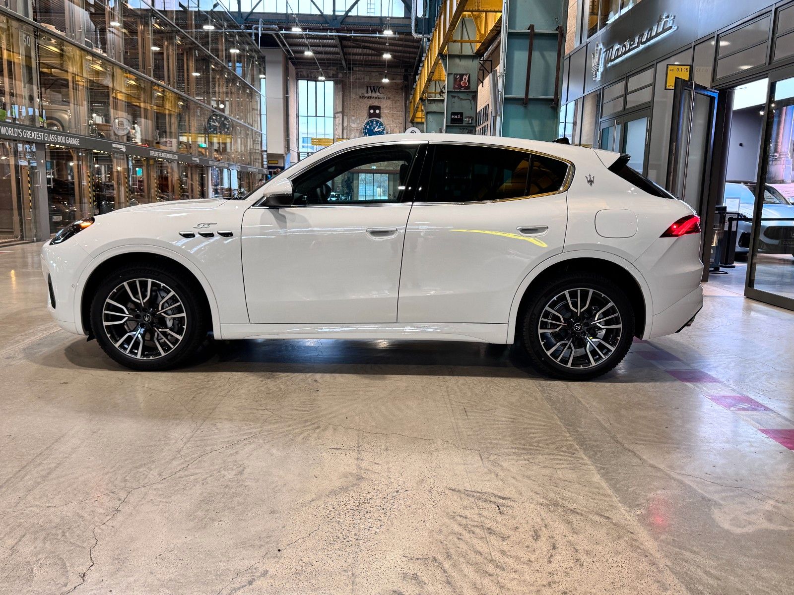 Fahrzeugabbildung Maserati Grecale PANO/Technikpak./ Ganzjahresreifen Alpin