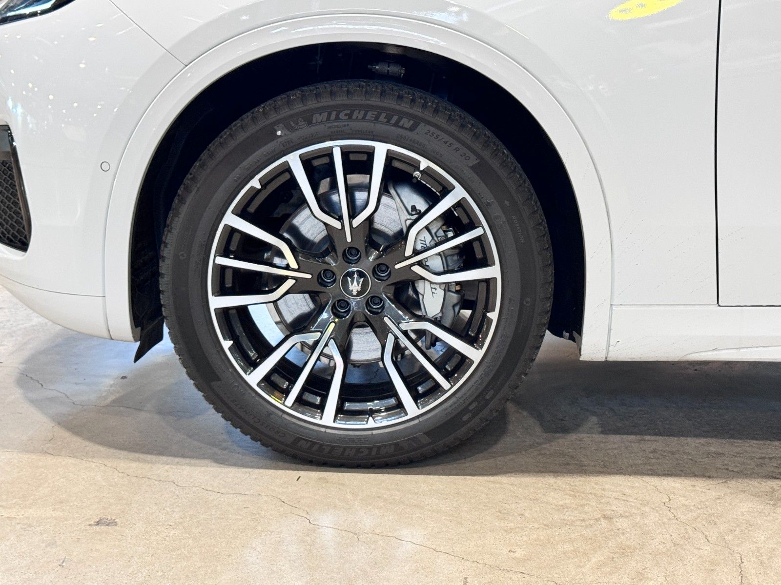 Fahrzeugabbildung Maserati Grecale PANO/Technikpak./ Ganzjahresreifen Alpin