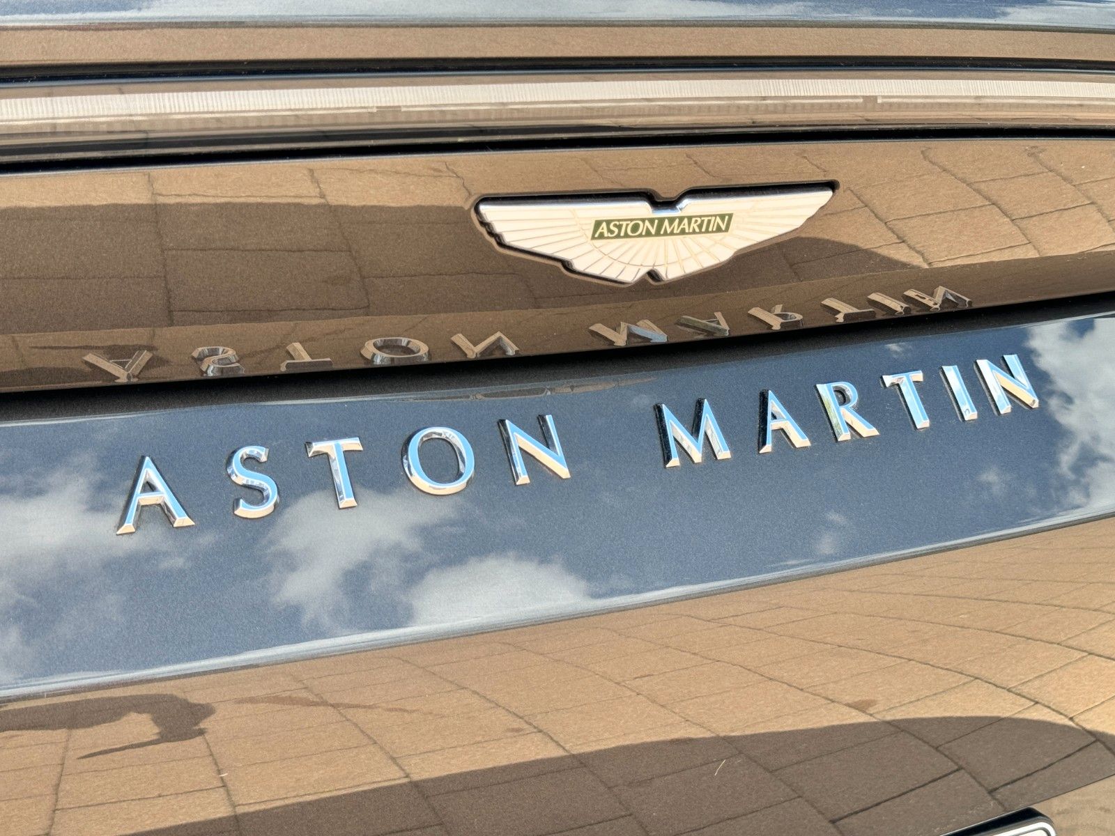 Fahrzeugabbildung Aston Martin V12 Vantage /Q -Options/ 118 of 249 limited