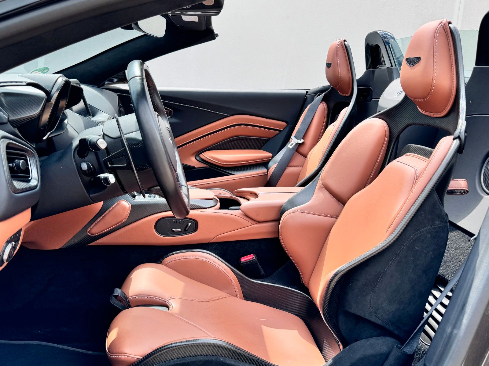 Fahrzeugabbildung Aston Martin V12 Vantage /Q -Options/ 118 of 249 limited