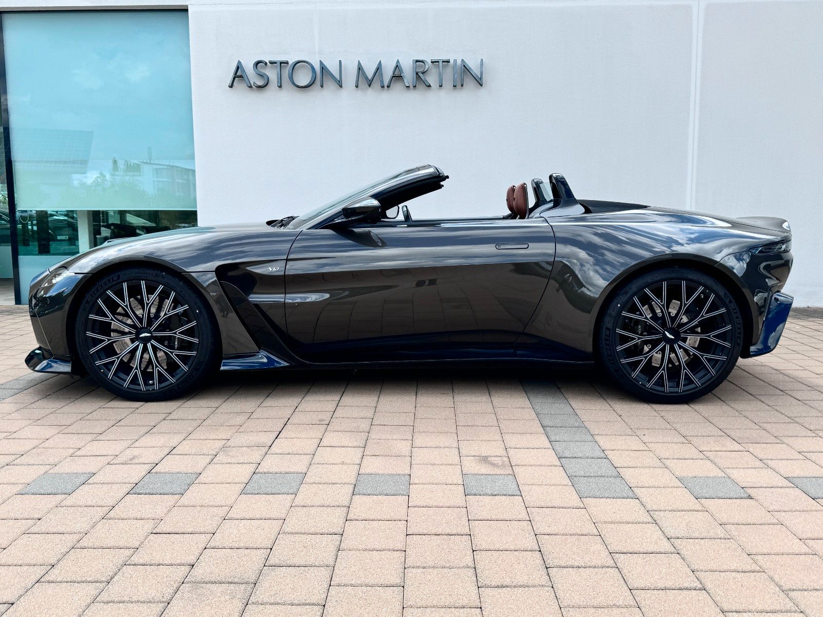 Fahrzeugabbildung Aston Martin V12 Vantage /Q -Options/ 118 of 249 limited