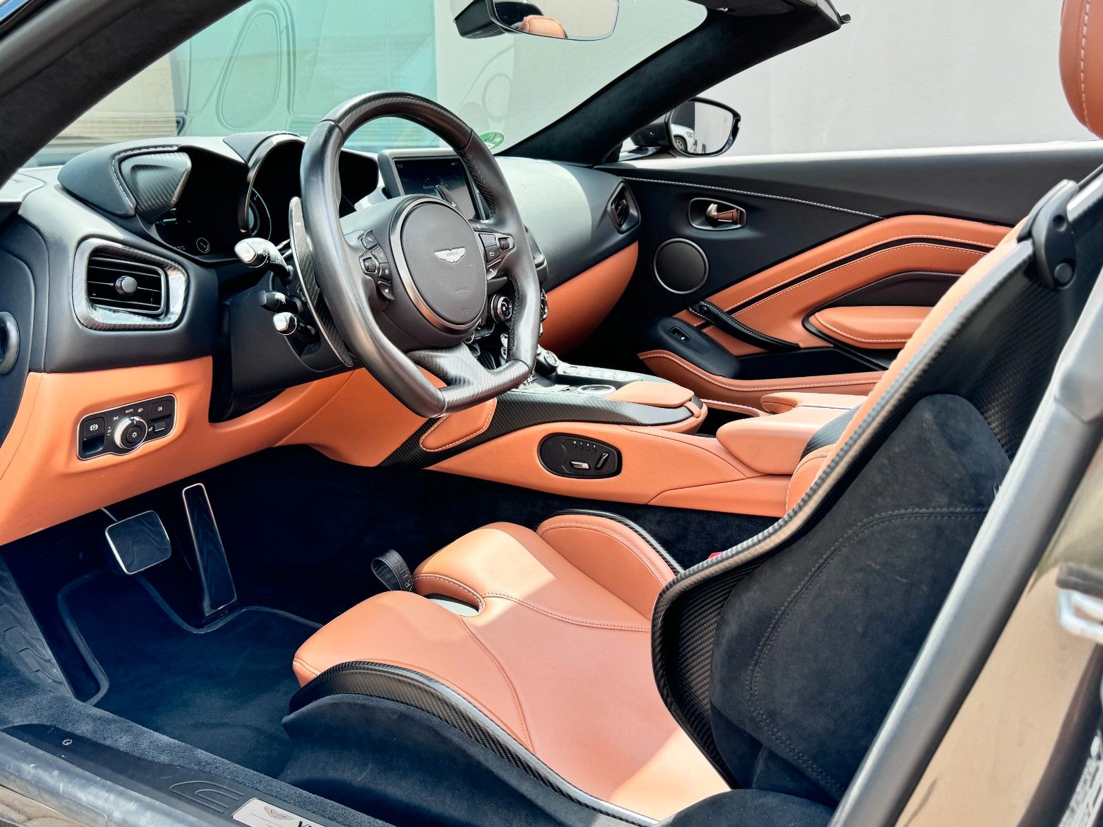 Fahrzeugabbildung Aston Martin V12 Vantage /Q -Options/ 118 of 249 limited