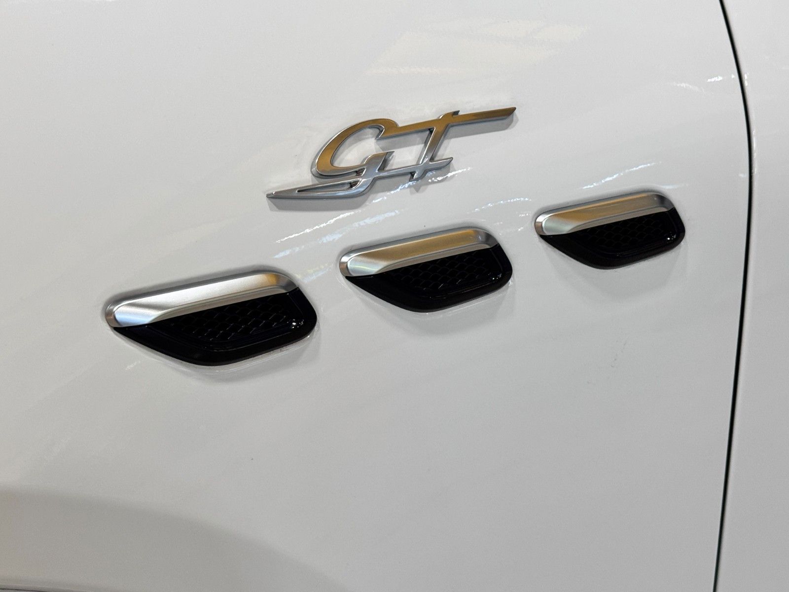 Fahrzeugabbildung Maserati Grecale PANO/Technikpak./ Ganzjahresreifen Alpin