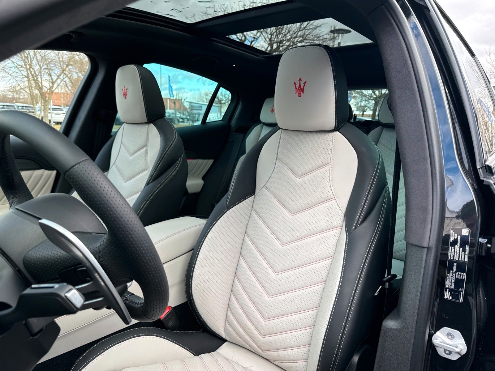 Fahrzeugabbildung Maserati Grecale Trofeo MY26/ Sonderleder Grigio Ghiacco