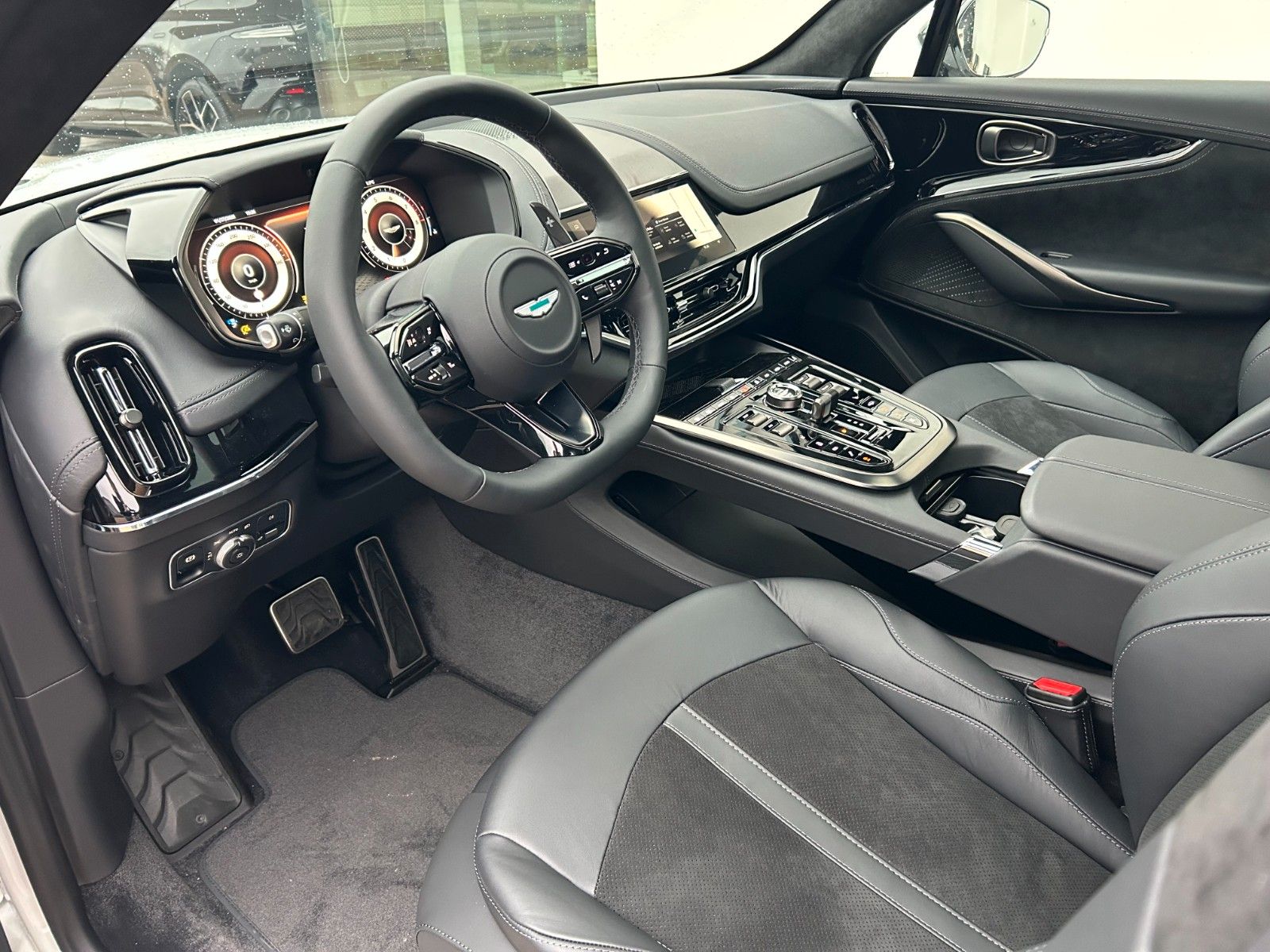 Fahrzeugabbildung Aston Martin DBX 4.0 V8 DBX707 / Lunar White