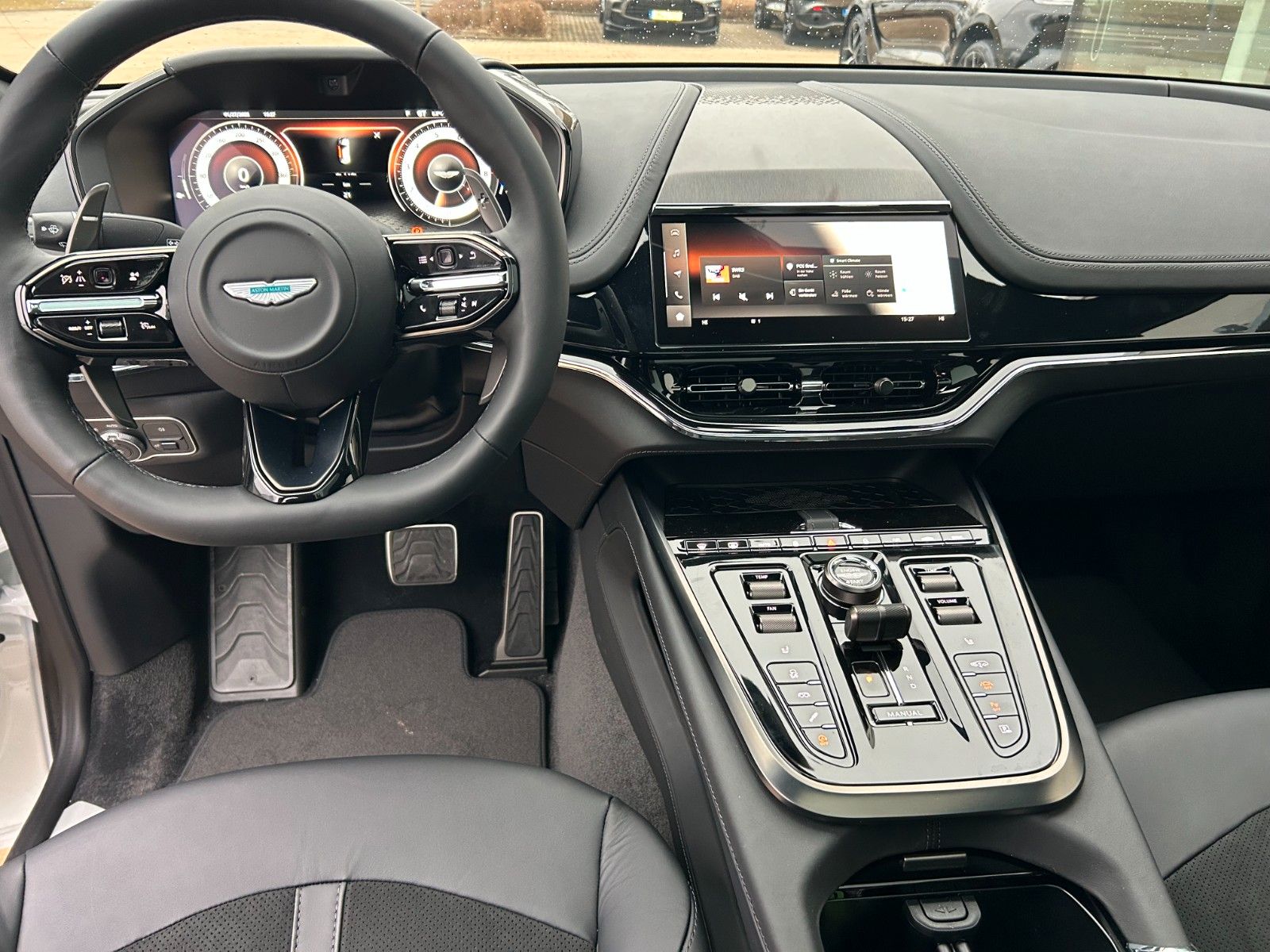 Fahrzeugabbildung Aston Martin DBX 4.0 V8 DBX707 / Lunar White