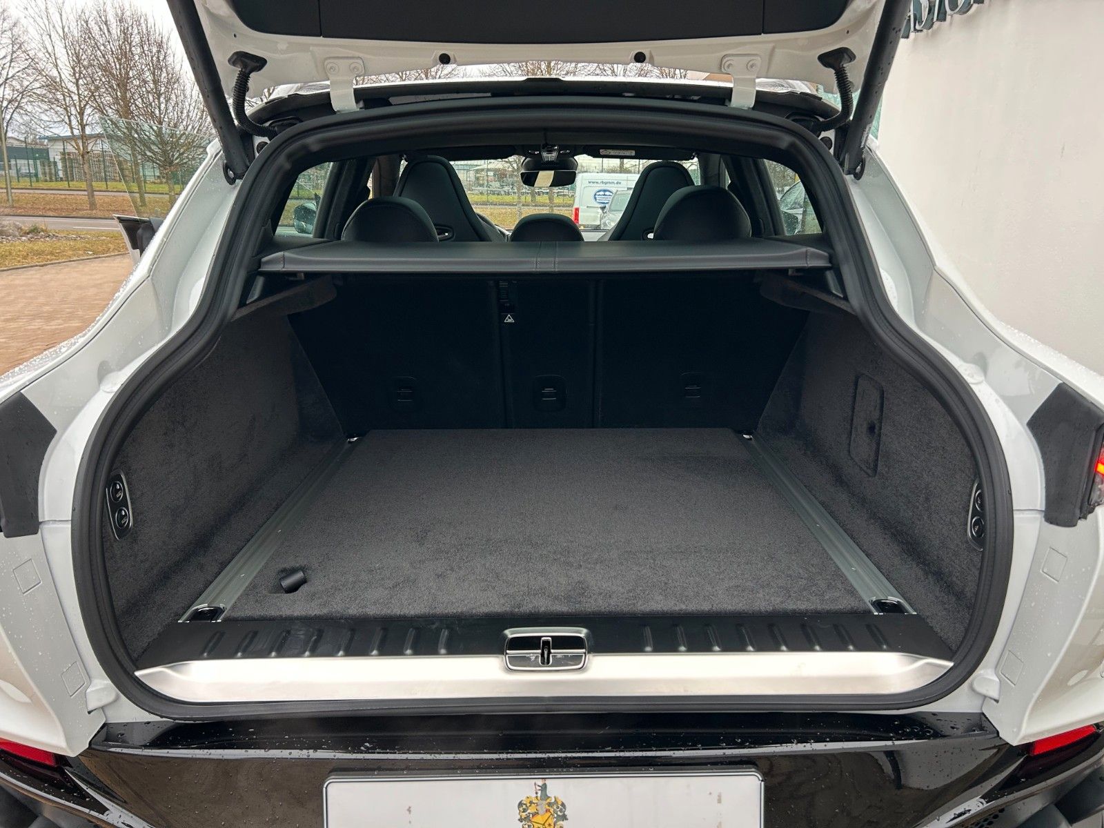 Fahrzeugabbildung Aston Martin DBX 4.0 V8 DBX707 / Lunar White