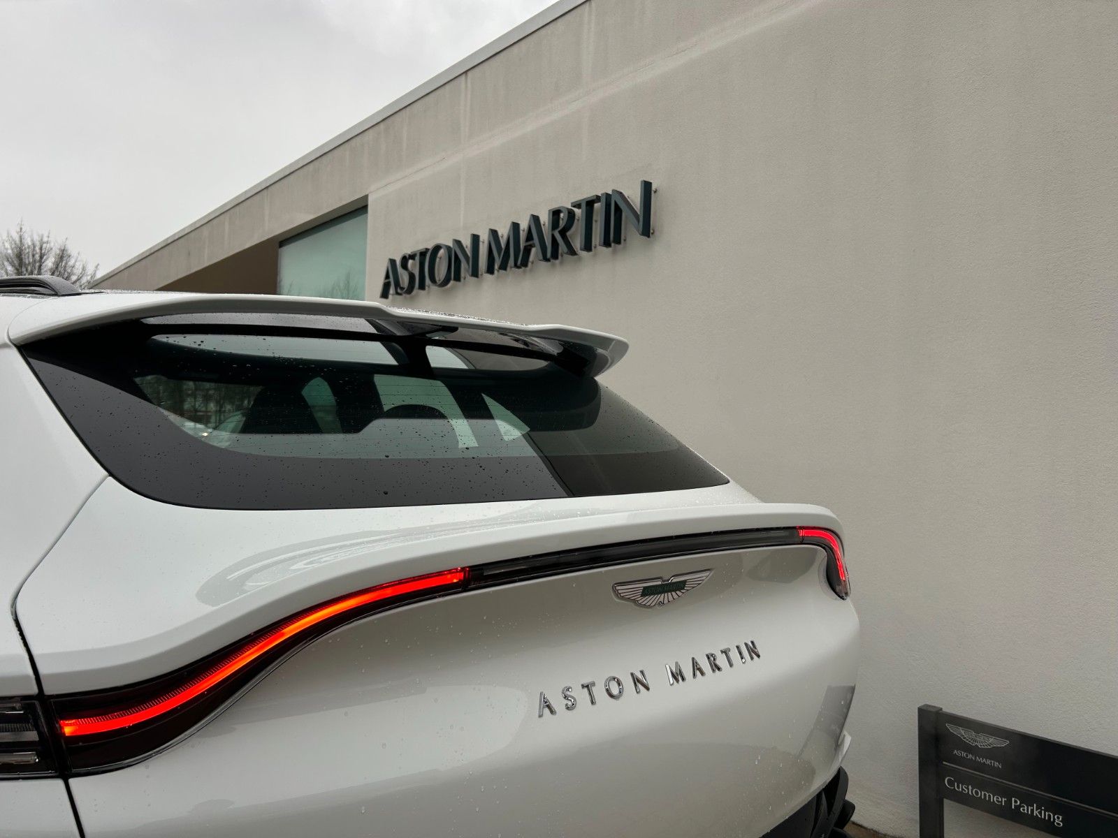 Fahrzeugabbildung Aston Martin DBX 4.0 V8 DBX707 / Lunar White