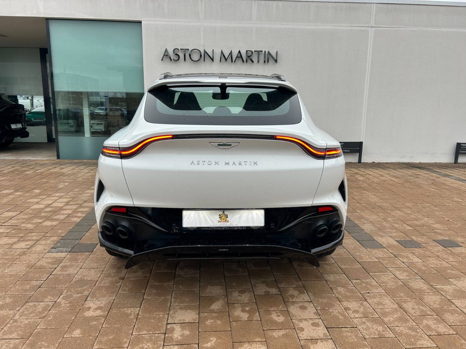 Fahrzeugabbildung Aston Martin DBX 4.0 V8 DBX707 / Lunar White