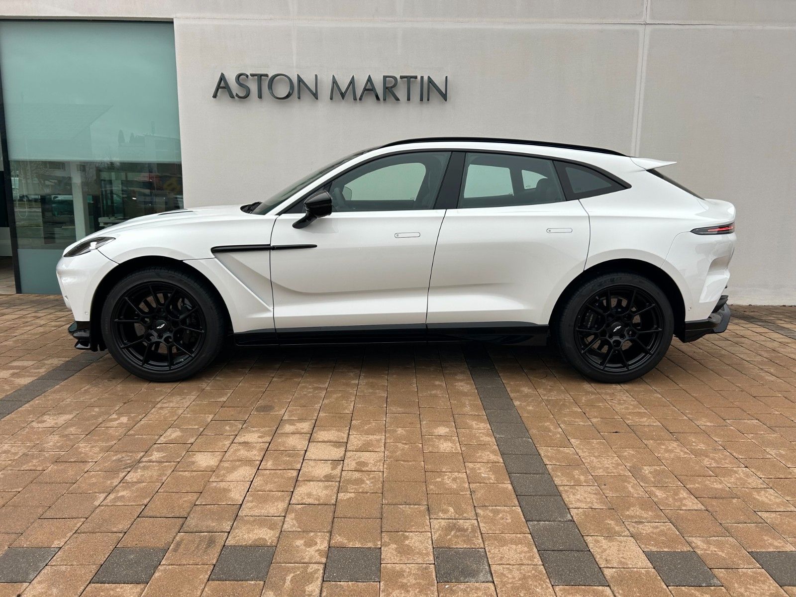 Fahrzeugabbildung Aston Martin DBX 4.0 V8 DBX707 / Lunar White