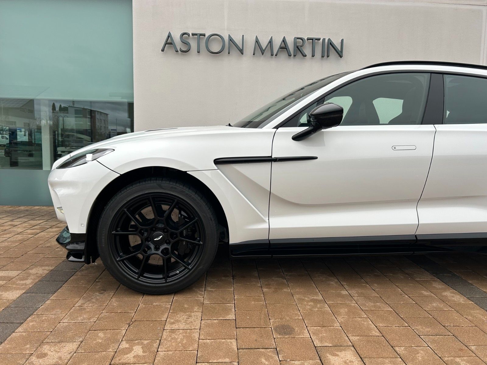 Fahrzeugabbildung Aston Martin DBX 4.0 V8 DBX707 / Lunar White