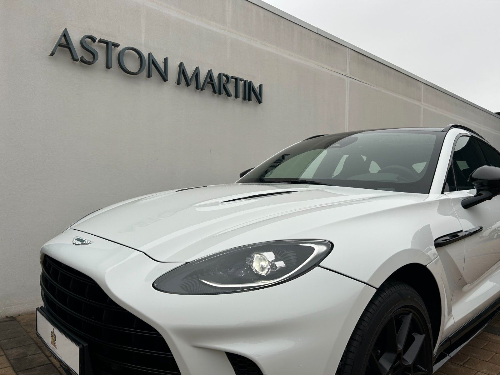 Fahrzeugabbildung Aston Martin DBX 4.0 V8 DBX707 / Lunar White