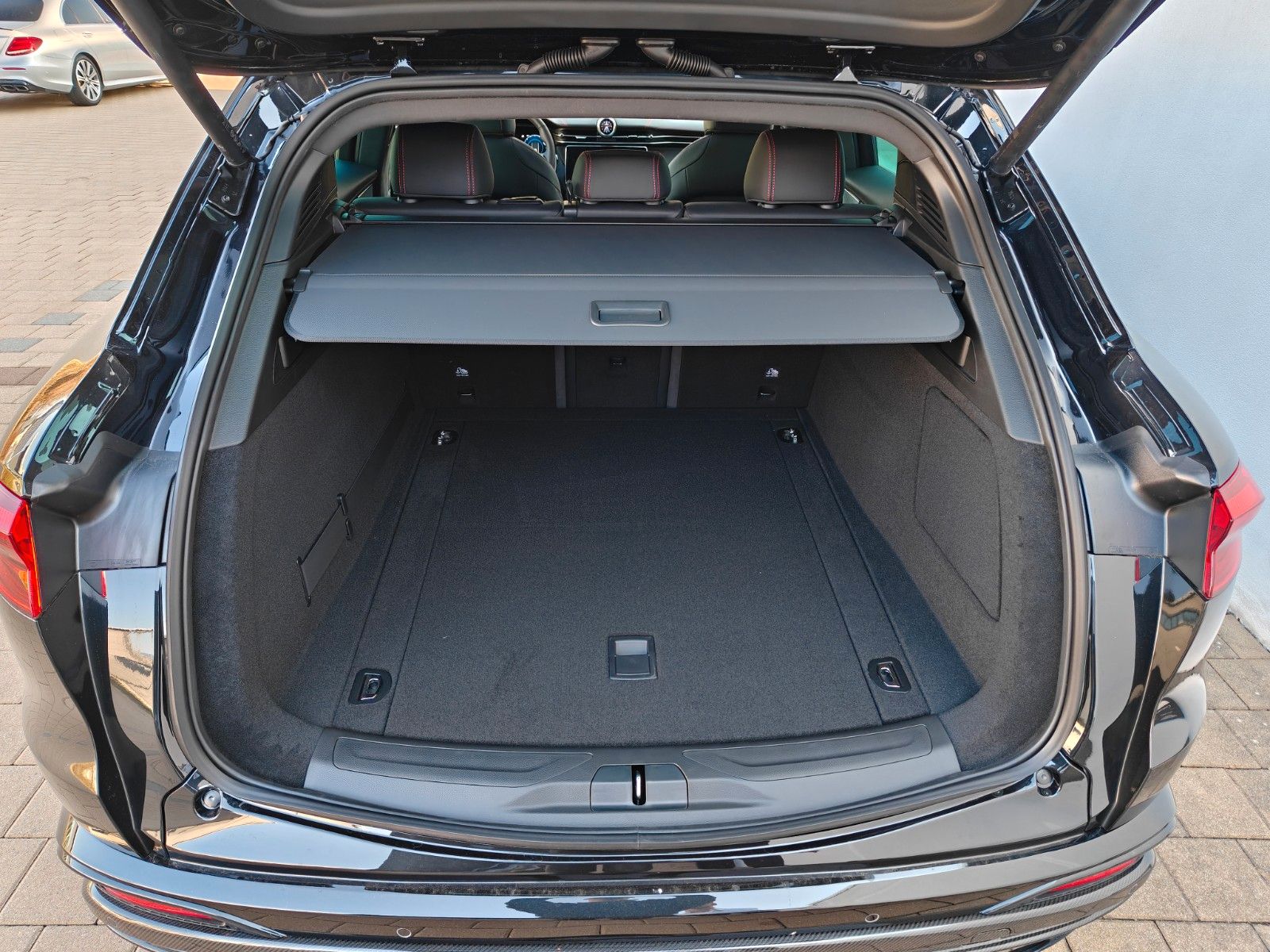 Fahrzeugabbildung Maserati Grecale 3.0 V6 Trofeo Auto 4WD