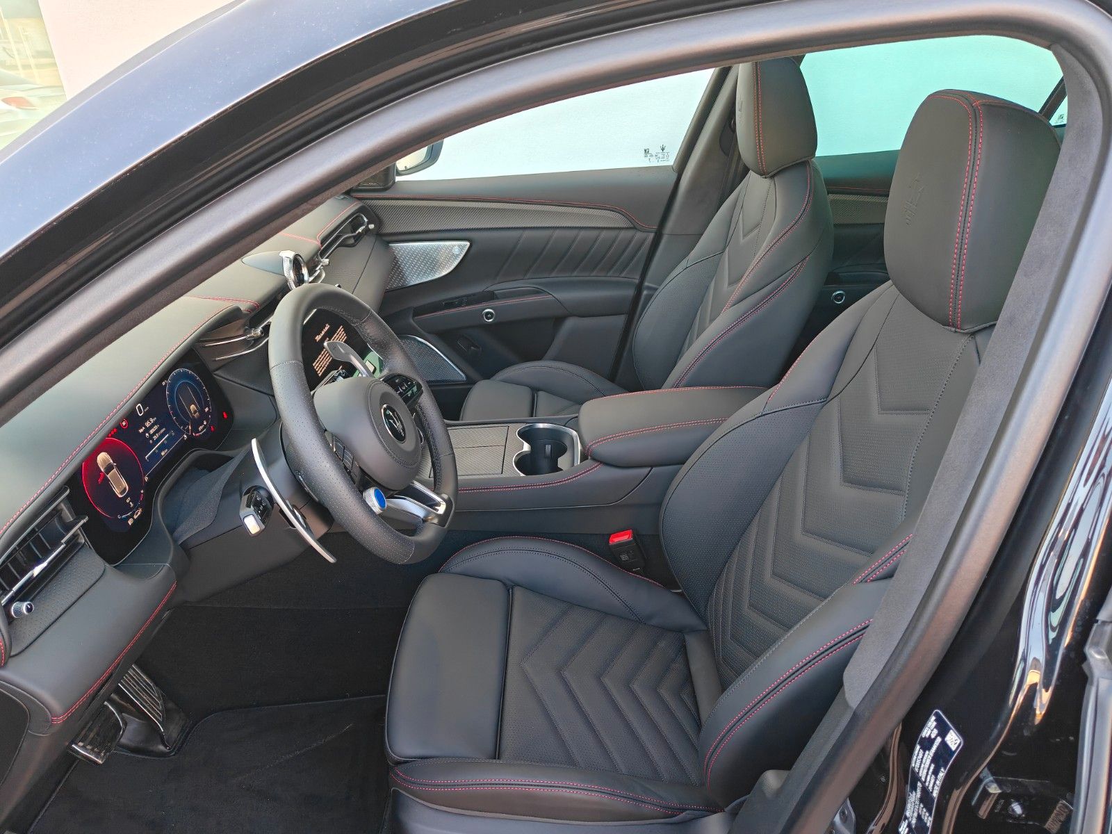 Fahrzeugabbildung Maserati Grecale 3.0 V6 Trofeo Auto 4WD