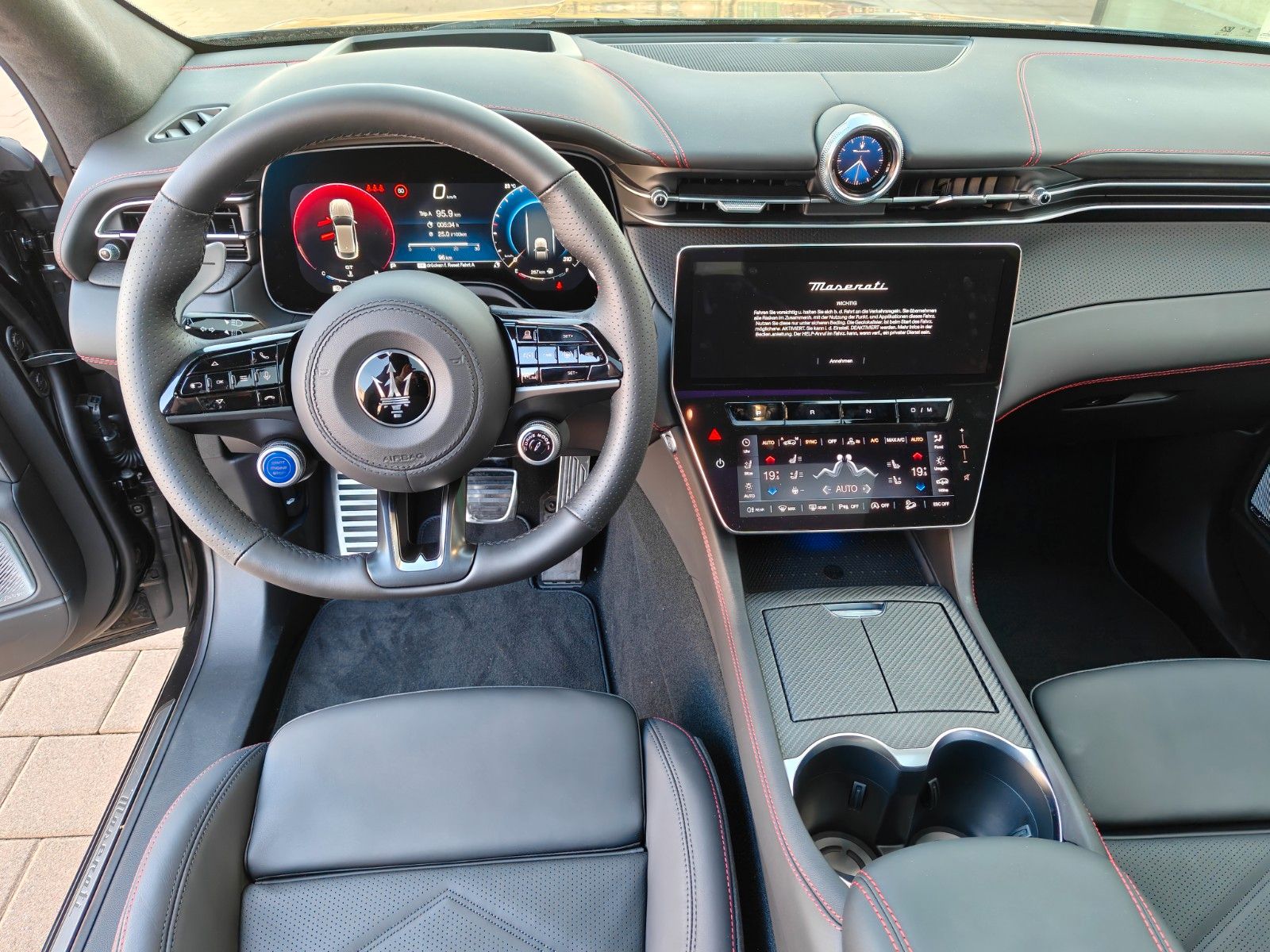 Fahrzeugabbildung Maserati Grecale 3.0 V6 Trofeo Auto 4WD