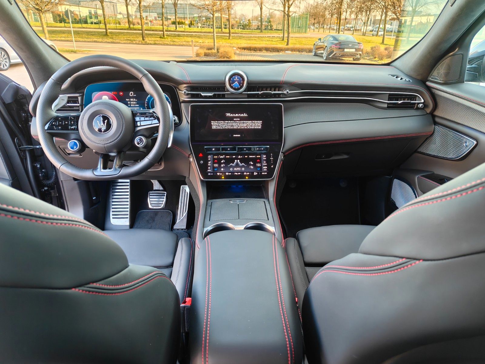 Fahrzeugabbildung Maserati Grecale 3.0 V6 Trofeo Auto 4WD