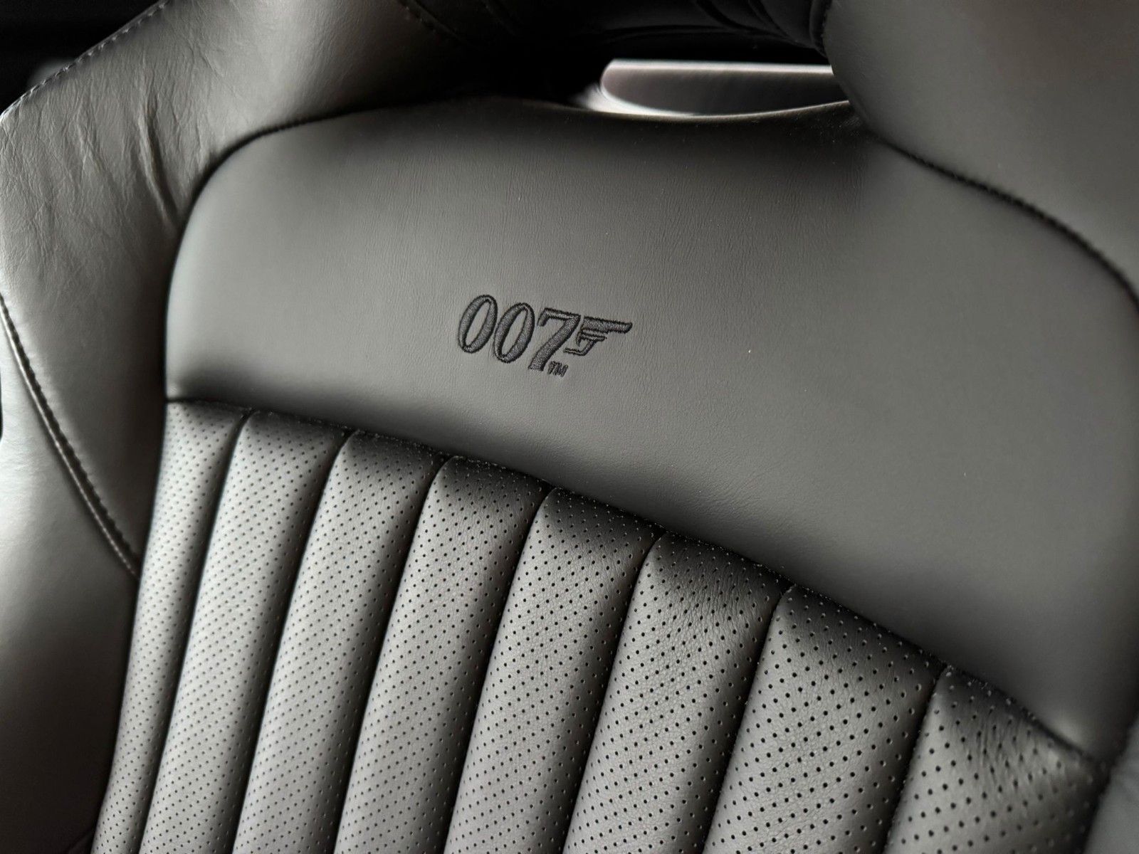 Fahrzeugabbildung Aston Martin V8 Vantage 007 Edition *Aston Martin Memmingen*