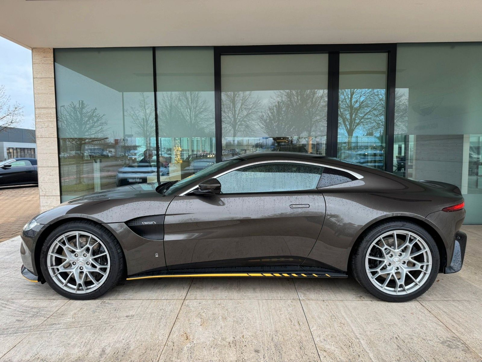 Fahrzeugabbildung Aston Martin V8 Vantage 007 Edition *Aston Martin Memmingen*