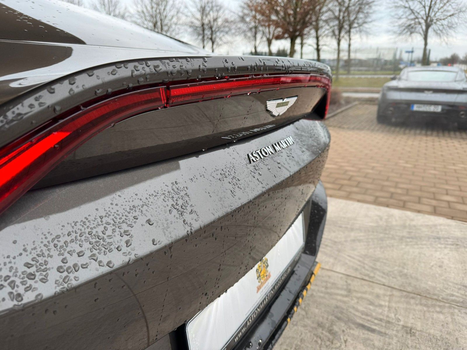 Fahrzeugabbildung Aston Martin V8 Vantage 007 Edition *Aston Martin Memmingen*