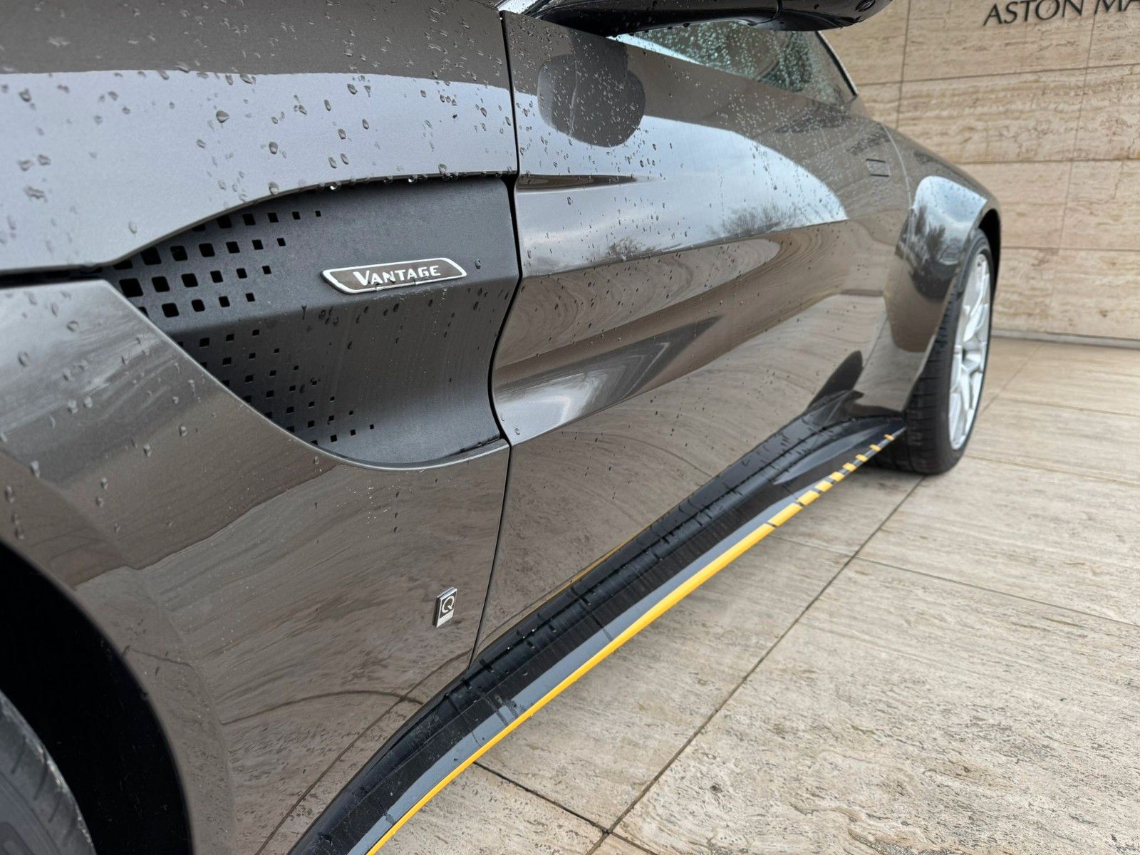 Fahrzeugabbildung Aston Martin V8 Vantage 007 Edition *Aston Martin Memmingen*