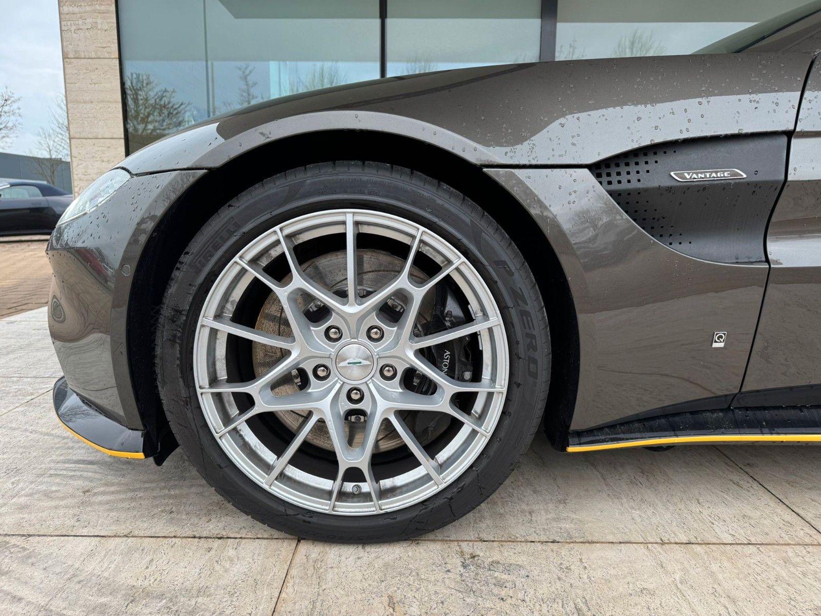 Fahrzeugabbildung Aston Martin V8 Vantage 007 Edition *Aston Martin Memmingen*