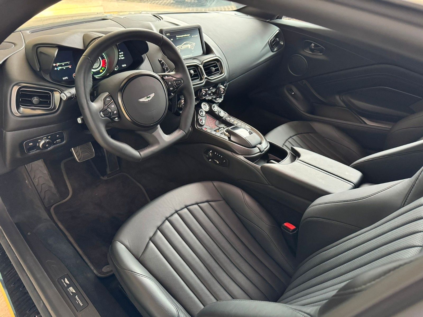 Fahrzeugabbildung Aston Martin V8 Vantage 007 Edition *Aston Martin Memmingen*