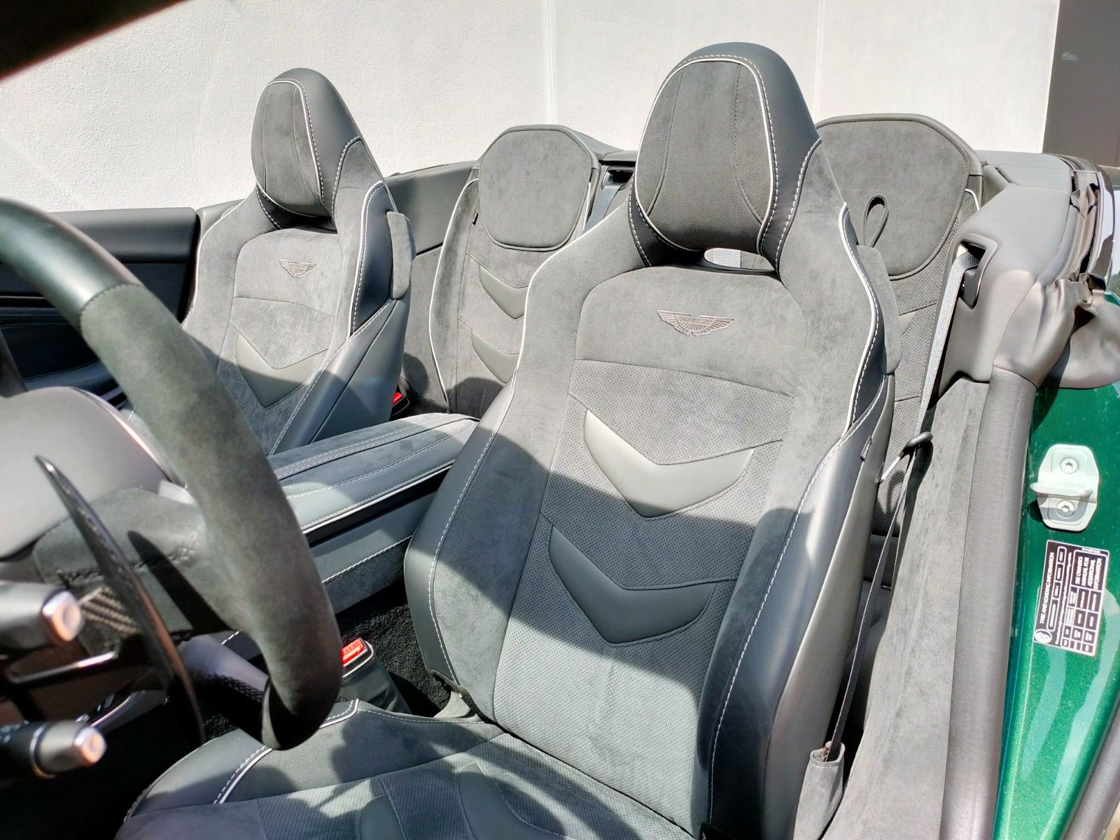 Fahrzeugabbildung Aston Martin DBS 5.2 V12 Volante