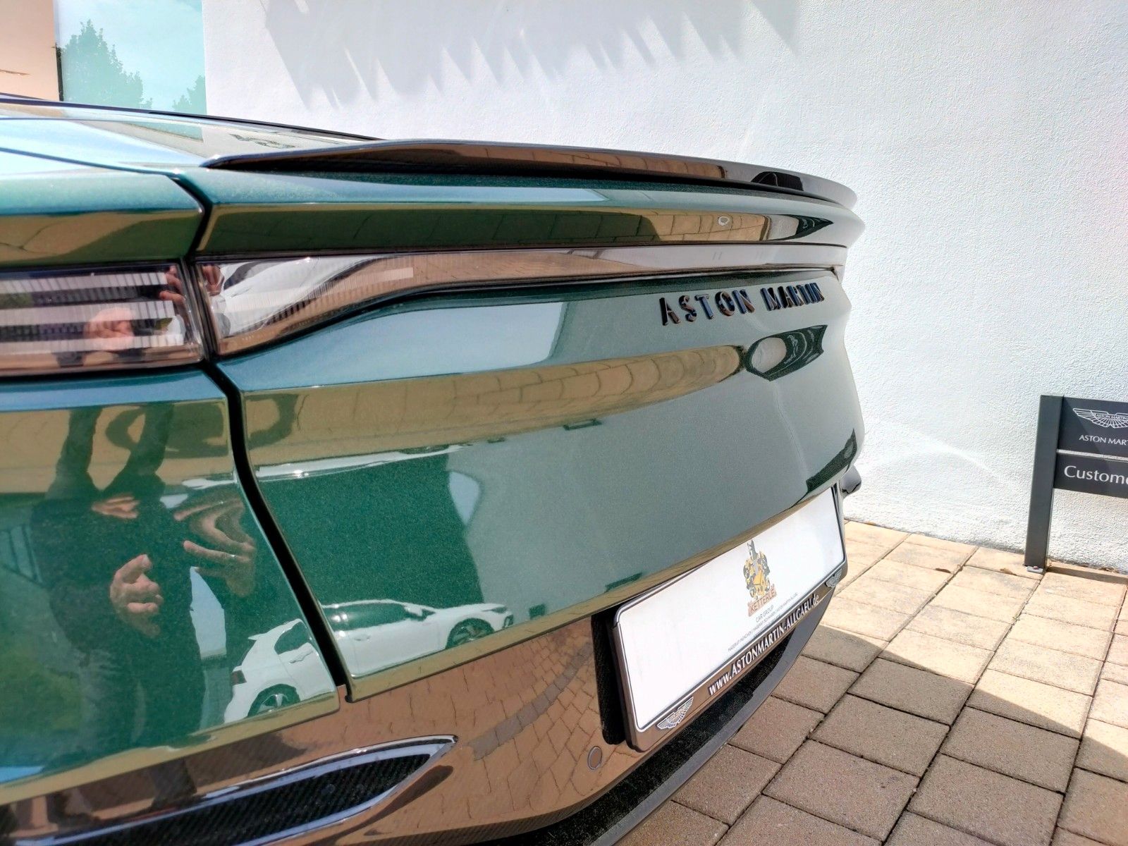 Fahrzeugabbildung Aston Martin DBS 5.2 V12 Volante