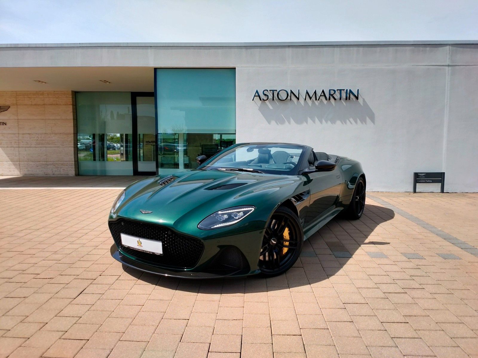 Fahrzeugabbildung Aston Martin DBS 5.2 V12 Volante