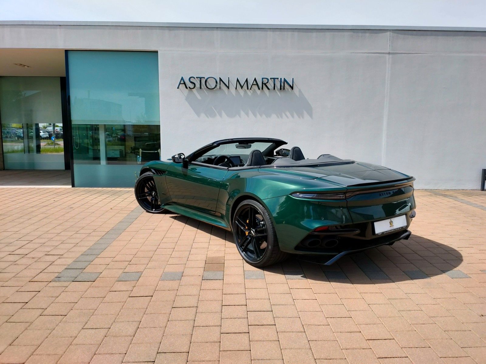 Fahrzeugabbildung Aston Martin DBS 5.2 V12 Volante