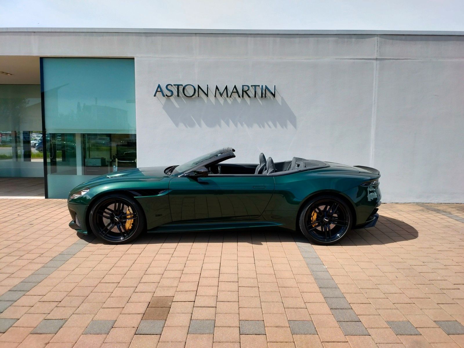 Fahrzeugabbildung Aston Martin DBS 5.2 V12 Volante
