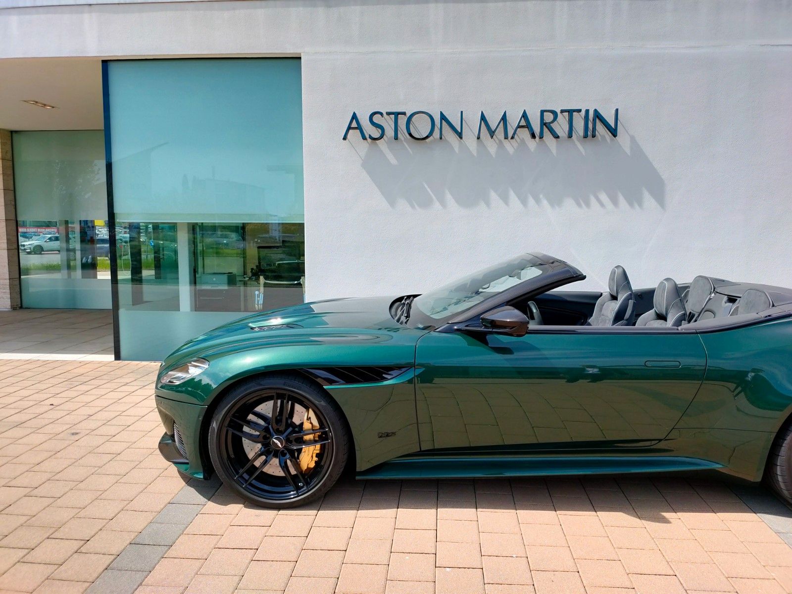 Fahrzeugabbildung Aston Martin DBS 5.2 V12 Volante