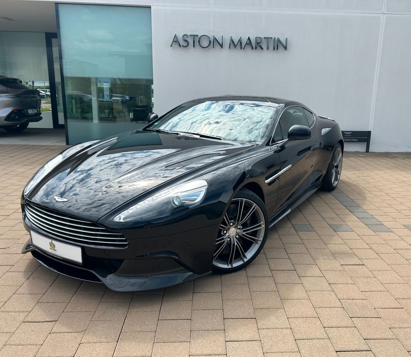 Fahrzeugabbildung Aston Martin Vanquish/ 6-Gang/ 12M AM Garantie!