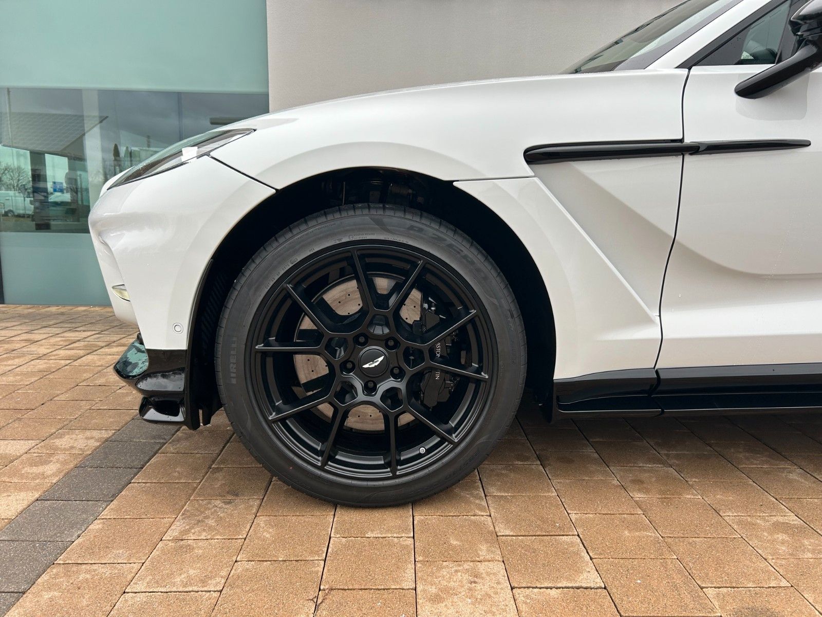 Fahrzeugabbildung Aston Martin DBX 4.0 V8 DBX707 / Lunar White