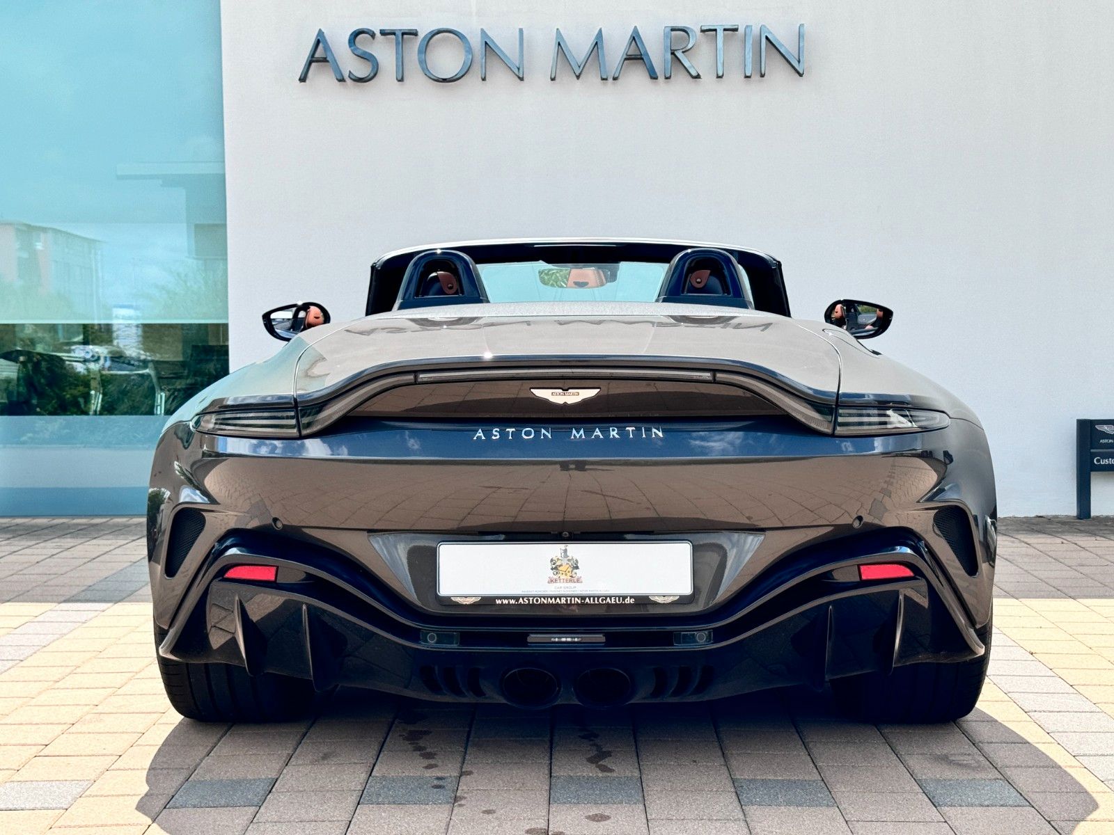 Fahrzeugabbildung Aston Martin V12 Vantage /Q -Options/ 118 of 249 limited
