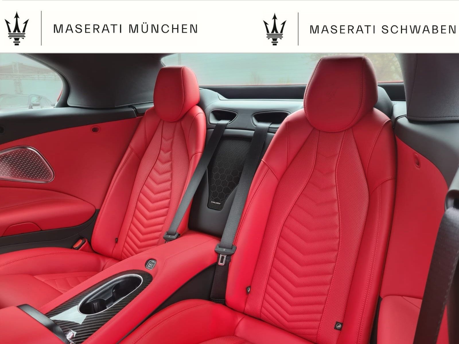 Fahrzeugabbildung Maserati GranCabrio Modena/ MY26/ Wartung inkl/ Kofferset