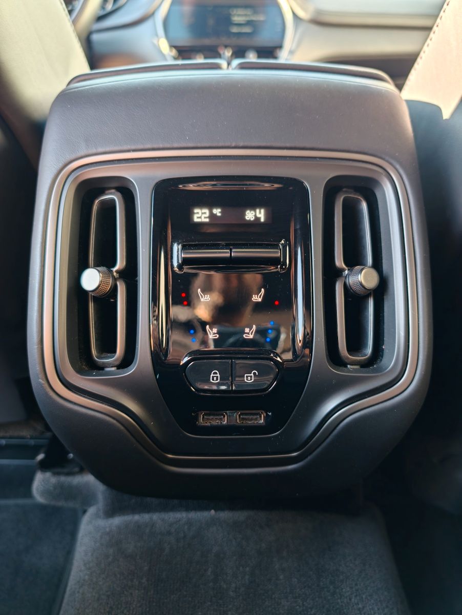 Fahrzeugabbildung Aston Martin DBX 4.0 V8 DBX707