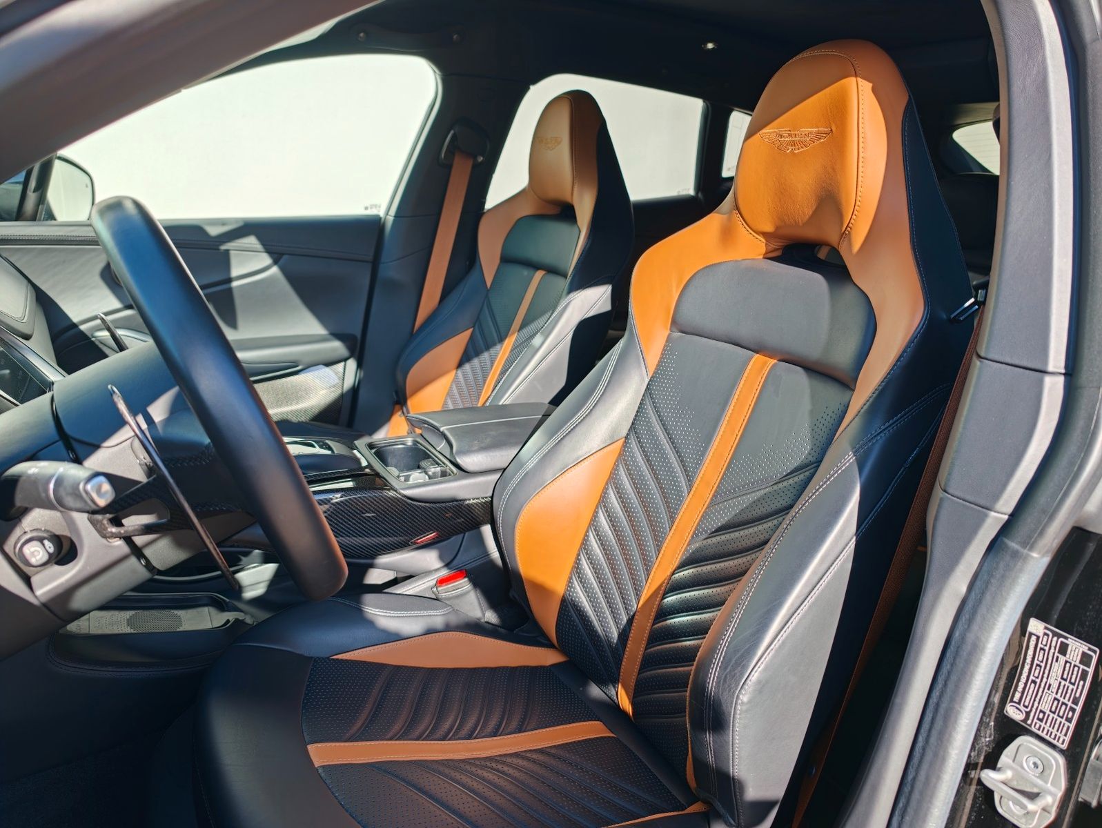 Fahrzeugabbildung Aston Martin DBX 4.0 V8 DBX707